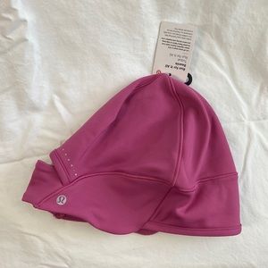 Lululemon beanie hat with ponytail hole